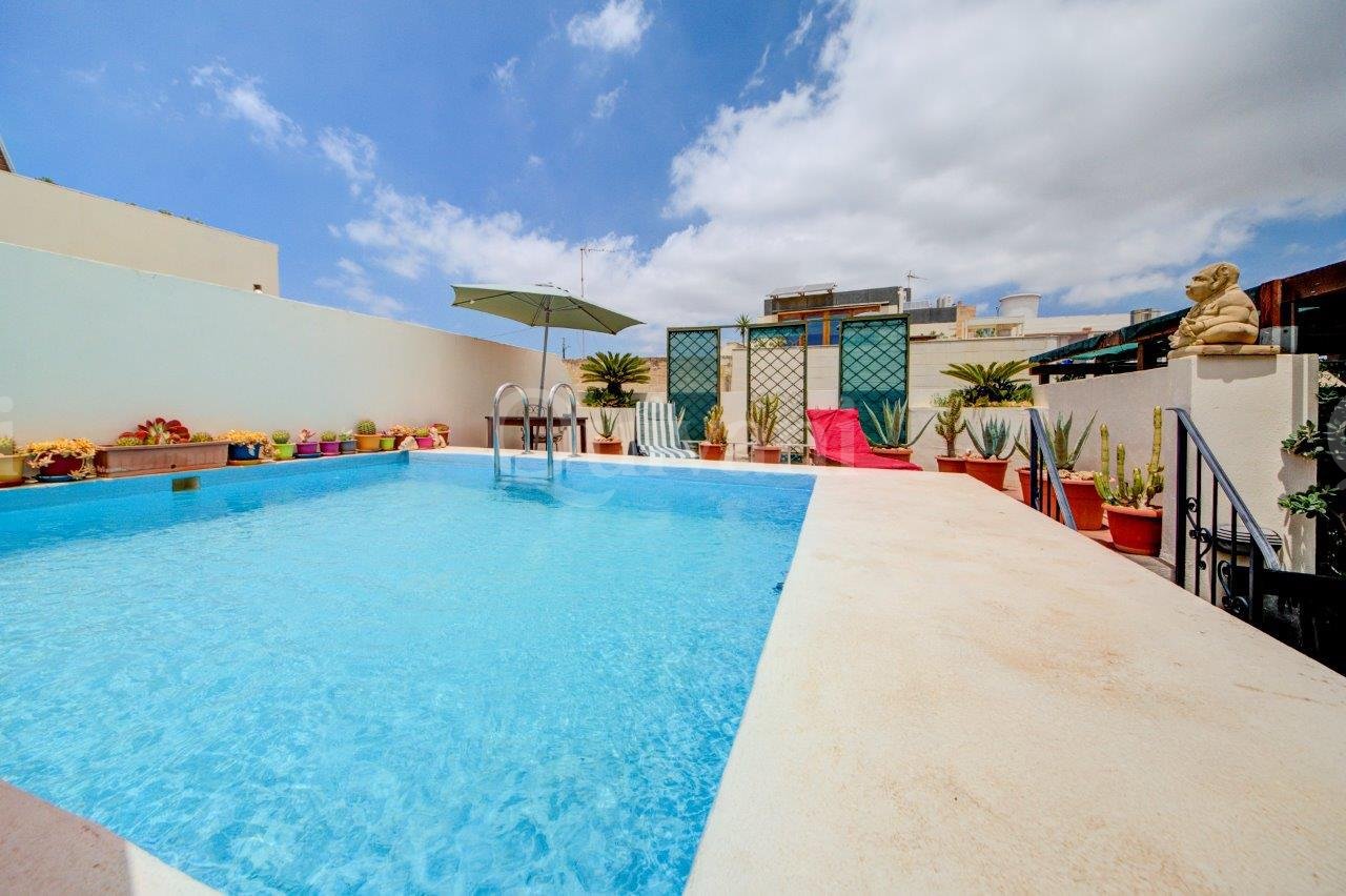 Dingli, Converted House of Character