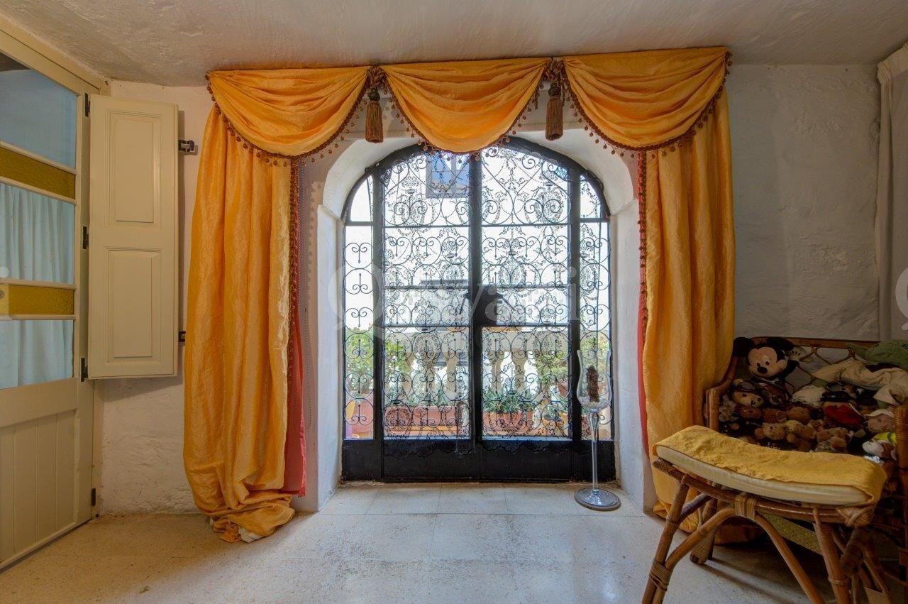 Dingli, Converted House of Character