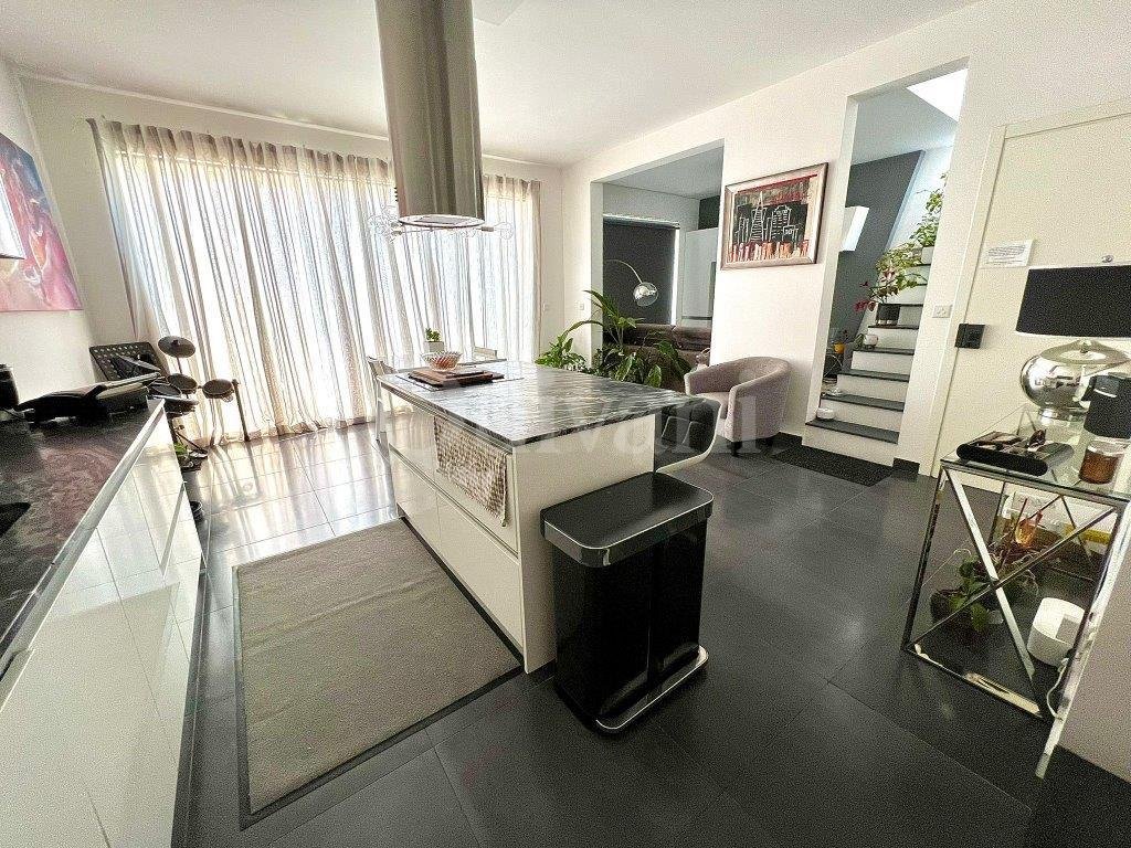 Manikata, Furnished Penthouse