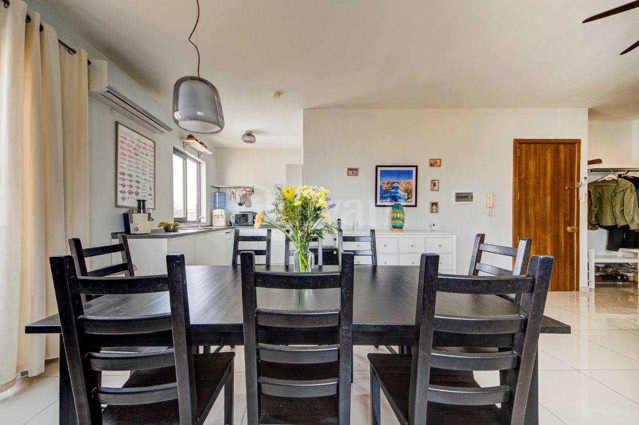 Kalkara, Finished Corner Apartment