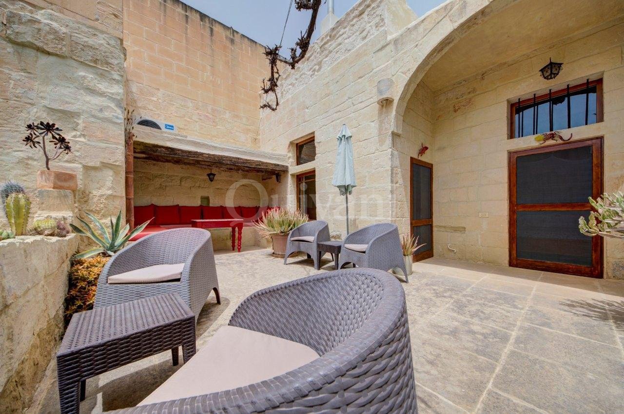 Beautifully Converted House of Character with Courtyard & Large Terrace