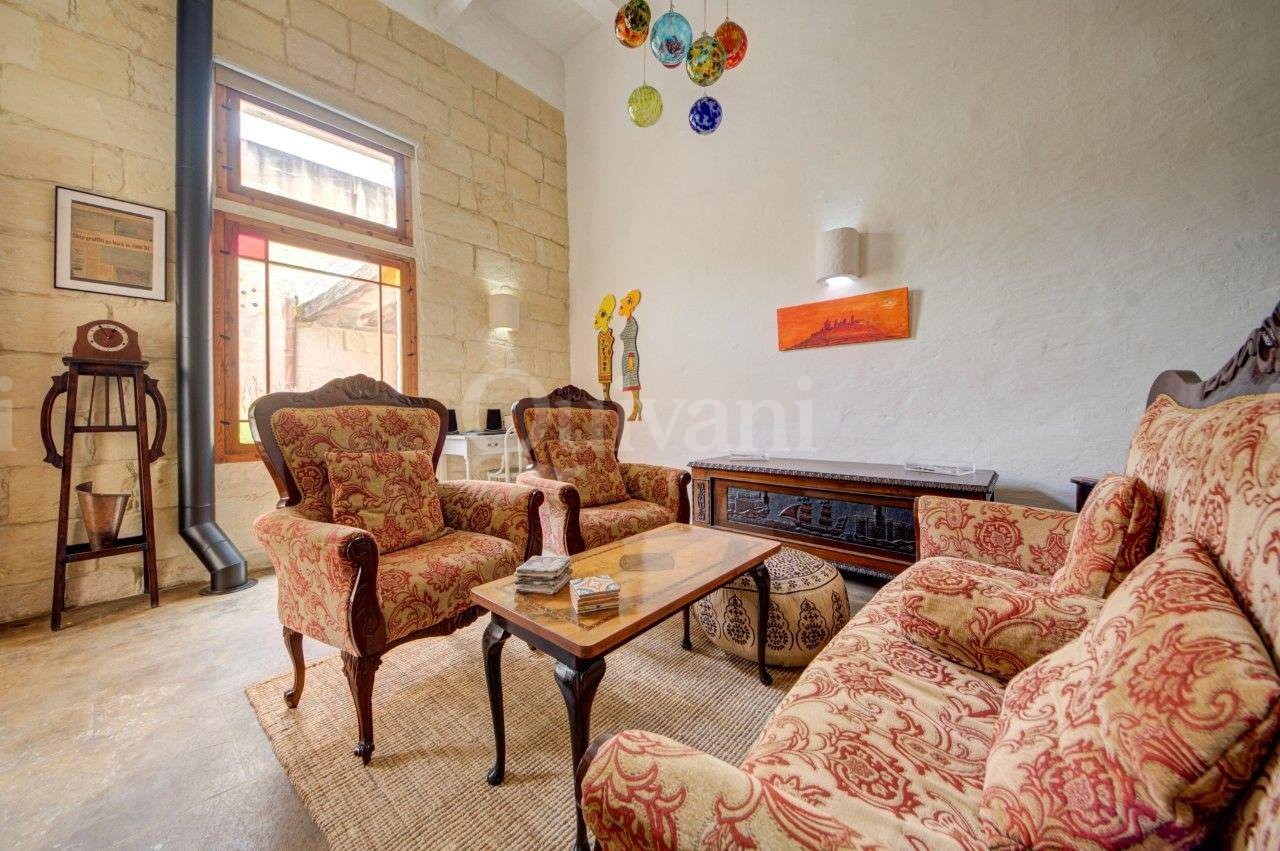 Beautifully Converted House of Character with Courtyard & Large Terrace