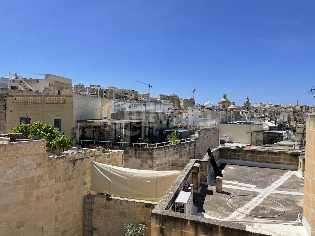 Beautifully Converted House of Character with Courtyard & Large Terrace