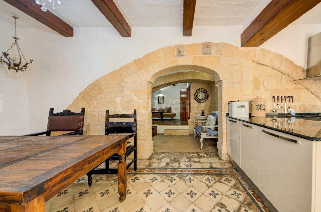 Beautifully Converted House of Character with Courtyard & Large Terrace