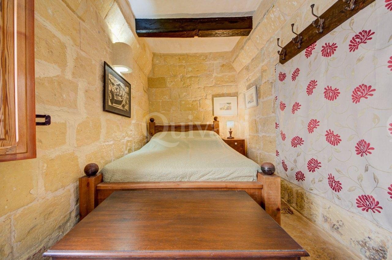 Beautifully Converted House of Character with Courtyard & Large Terrace