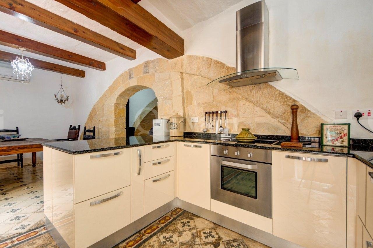 Beautifully Converted House of Character with Courtyard & Large Terrace