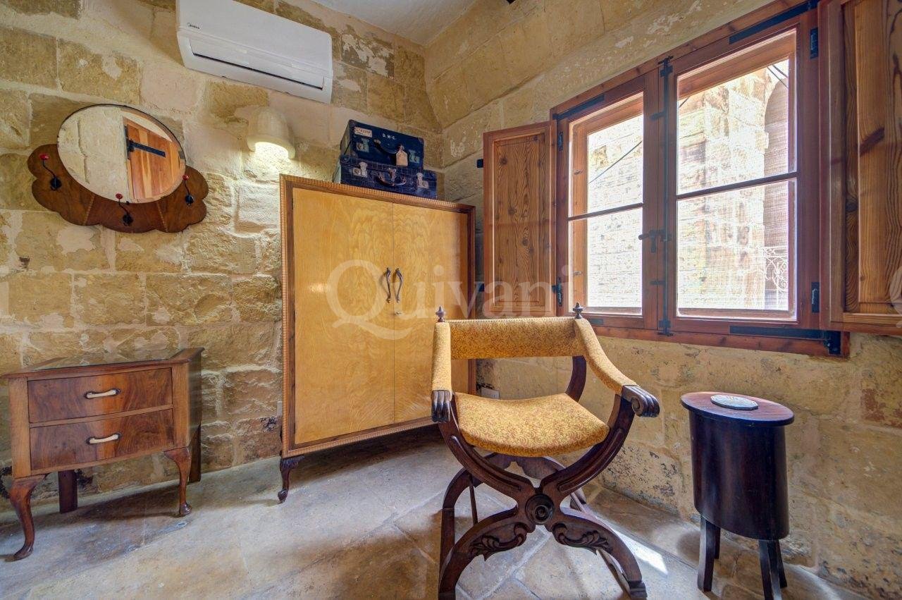 Beautifully Converted House of Character with Courtyard & Large Terrace