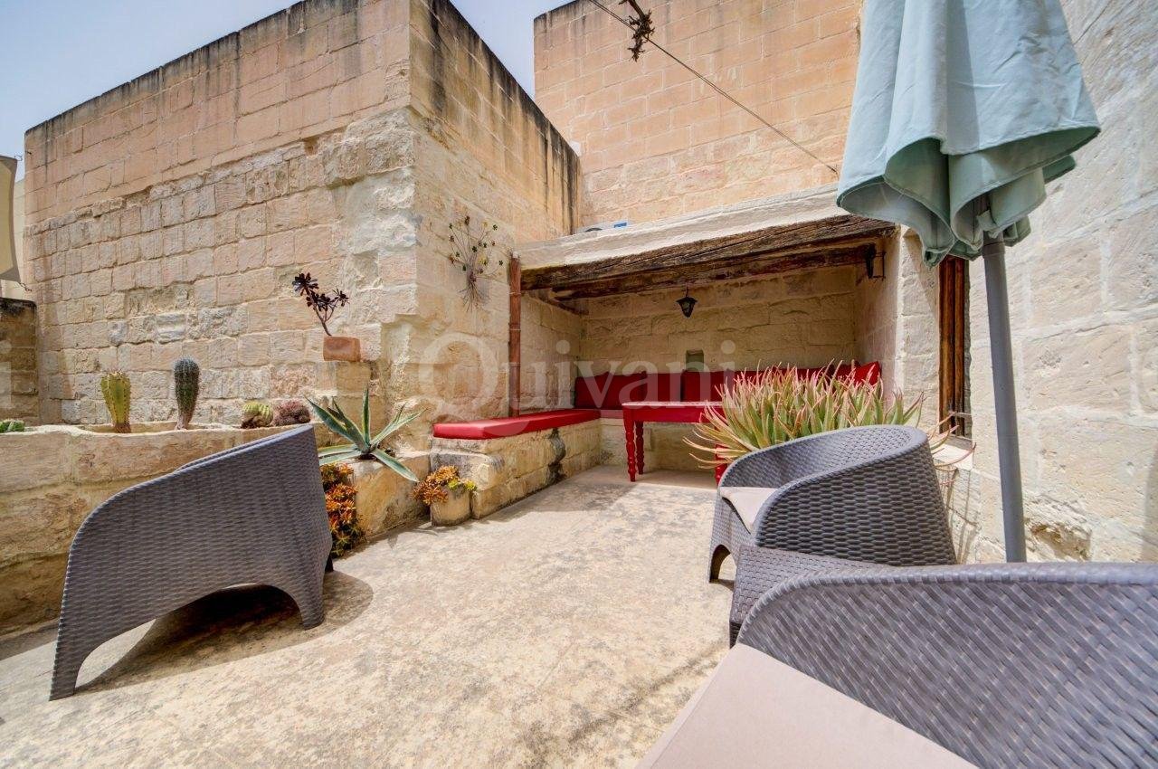 Beautifully Converted House of Character with Courtyard & Large Terrace