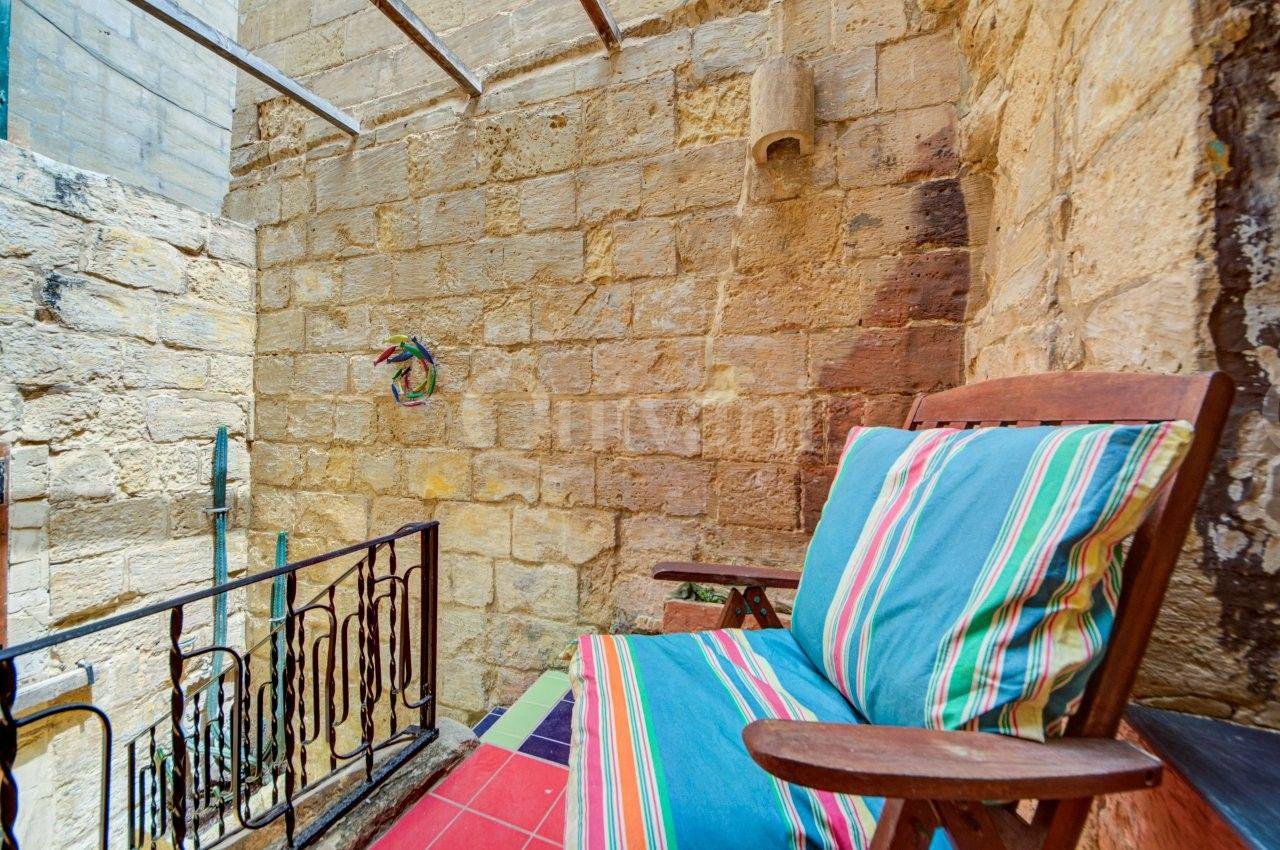 Beautifully Converted House of Character with Courtyard & Large Terrace