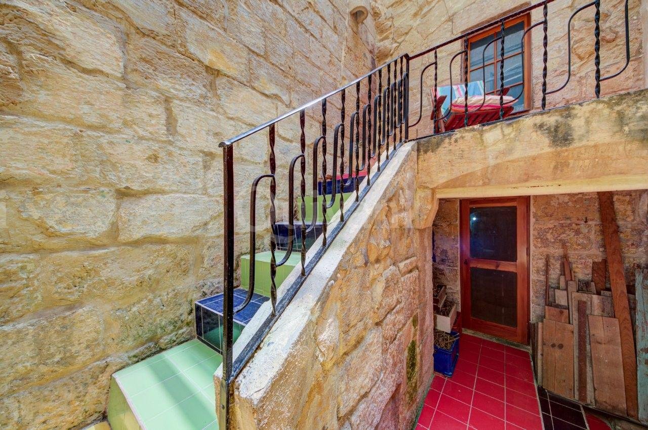 Beautifully Converted House of Character with Courtyard & Large Terrace