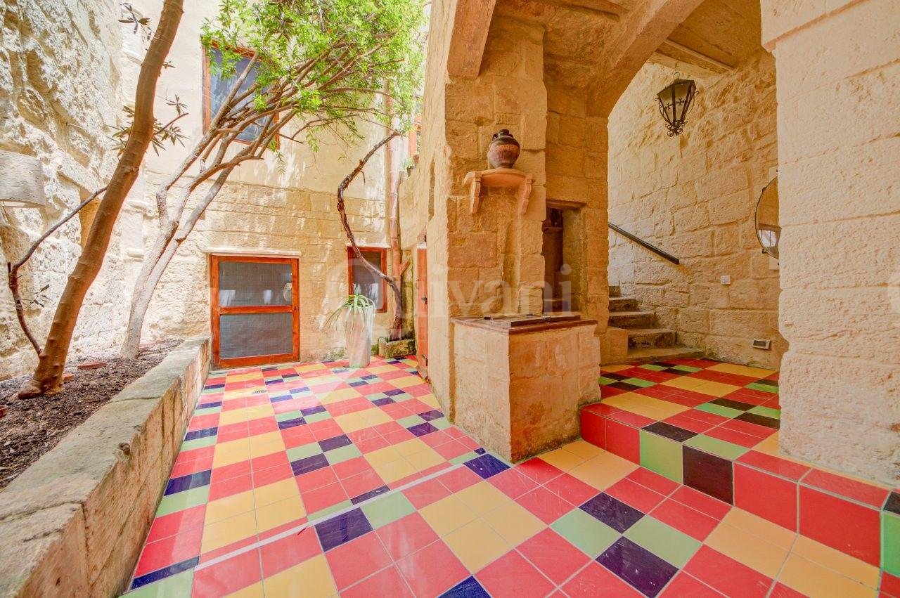 Beautifully Converted House of Character with Courtyard & Large Terrace