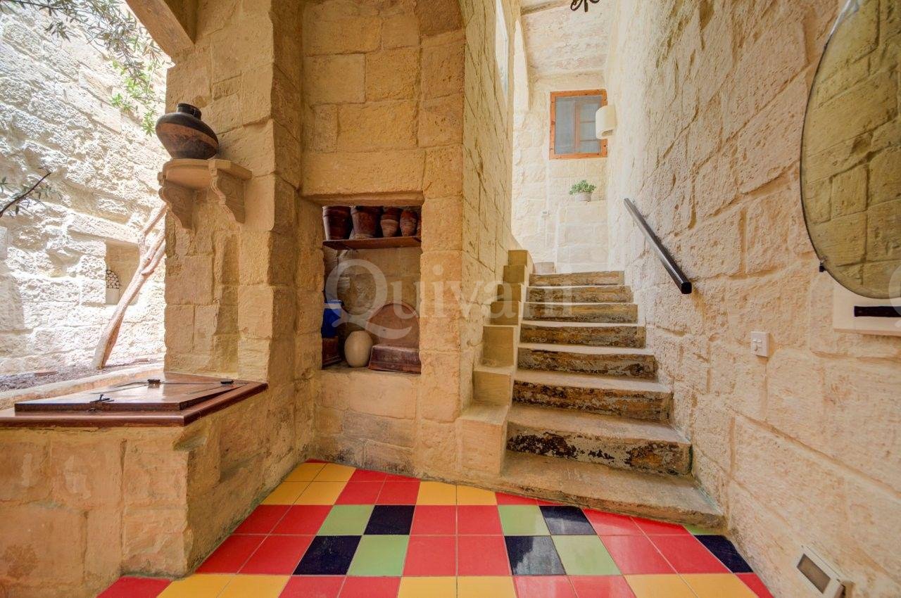 Beautifully Converted House of Character with Courtyard & Large Terrace