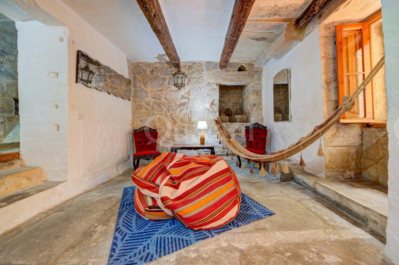 Beautifully Converted House of Character with Courtyard & Large Terrace