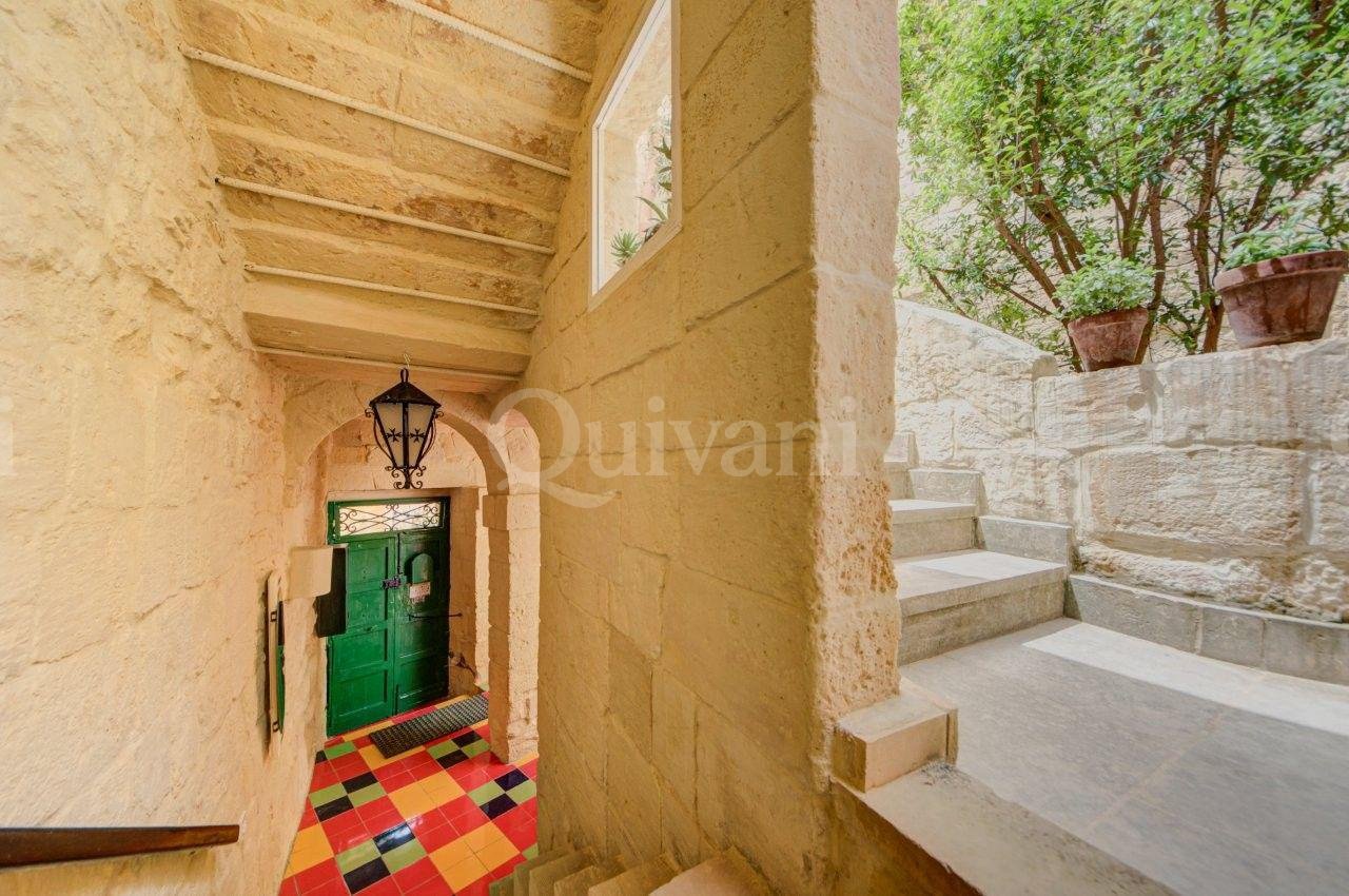 Beautifully Converted House of Character with Courtyard & Large Terrace