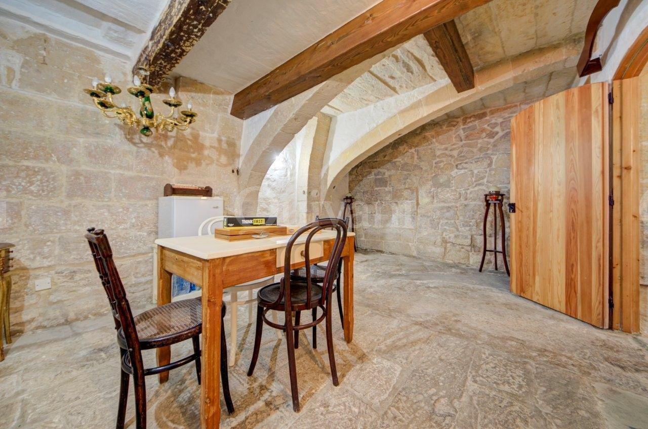 Beautifully Converted House of Character with Courtyard & Large Terrace