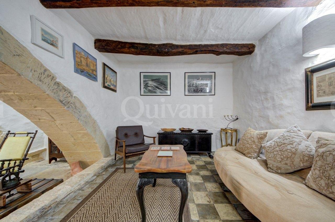 Beautifully Converted House of Character with Courtyard & Large Terrace