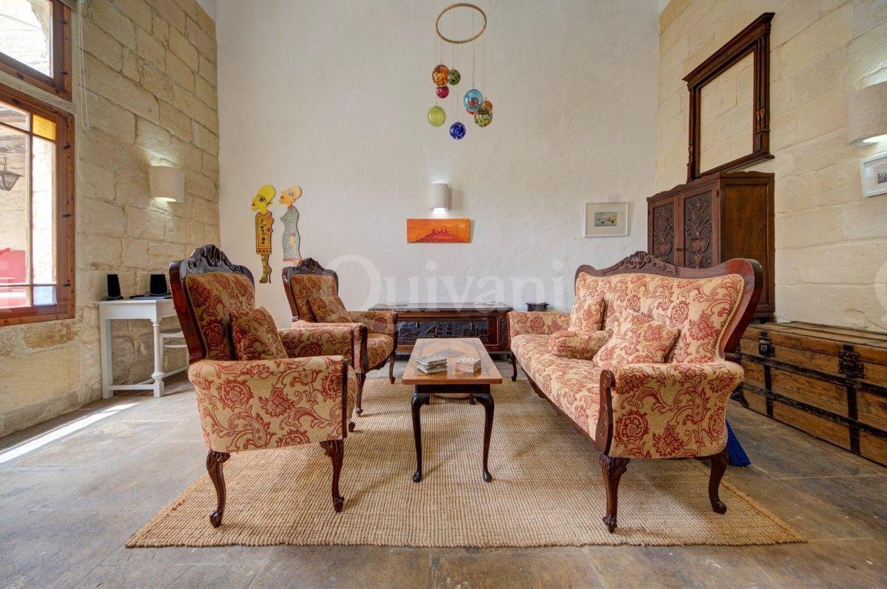 Beautifully Converted House of Character with Courtyard & Large Terrace
