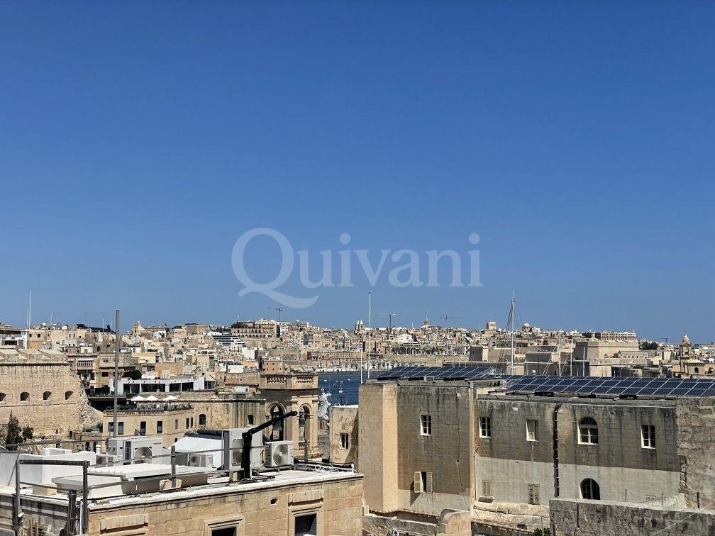 Beautifully Converted House of Character with Courtyard & Large Terrace