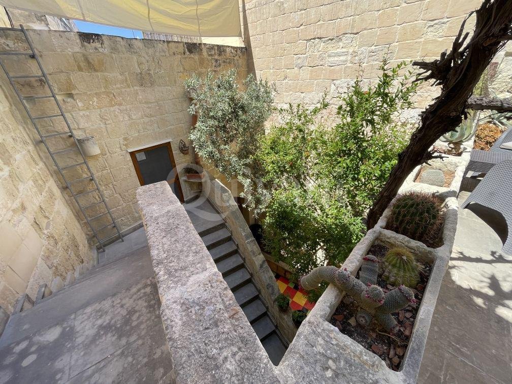 Beautifully Converted House of Character with Courtyard & Large Terrace