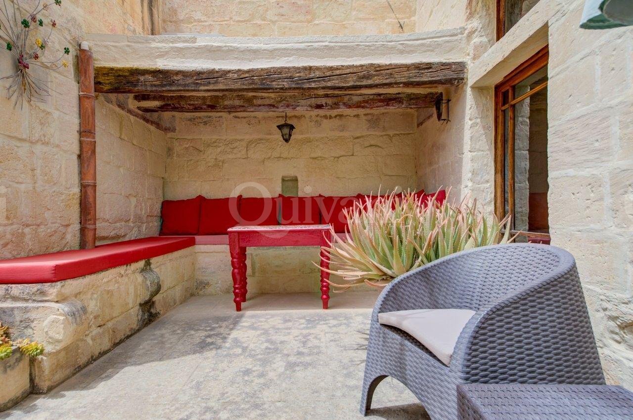 Beautifully Converted House of Character with Courtyard & Large Terrace
