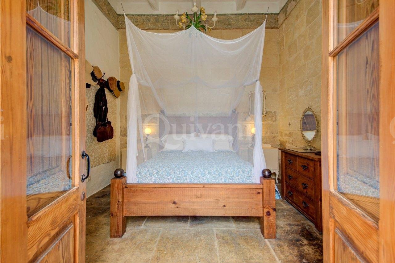 Beautifully Converted House of Character with Courtyard & Large Terrace
