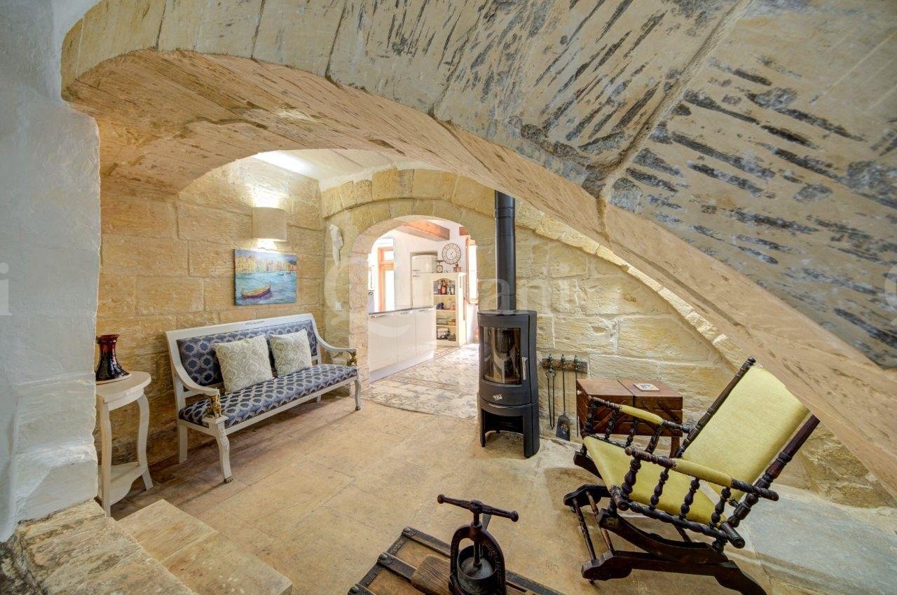 Beautifully Converted House of Character with Courtyard & Large Terrace
