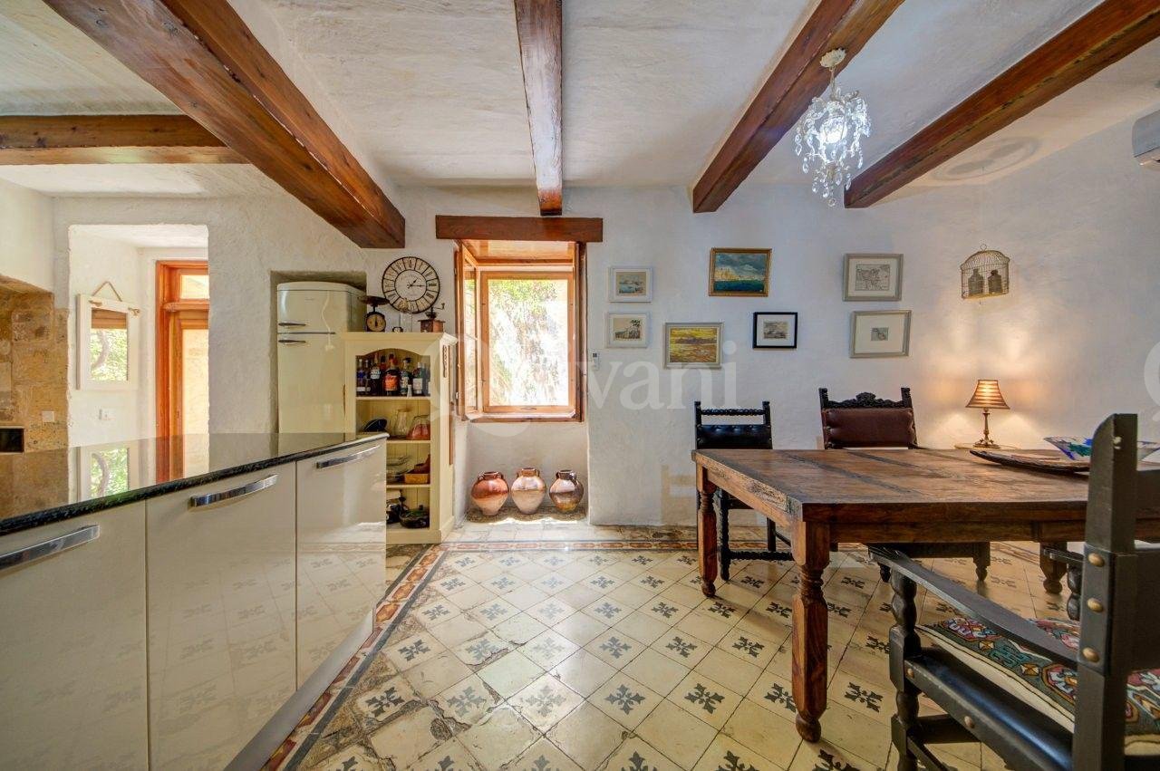 Beautifully Converted House of Character with Courtyard & Large Terrace