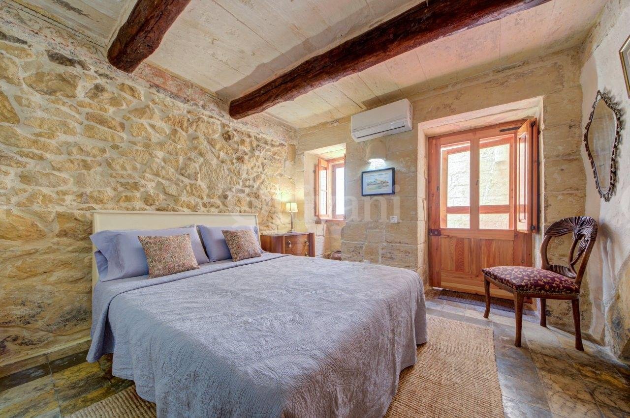 Beautifully Converted House of Character with Courtyard & Large Terrace