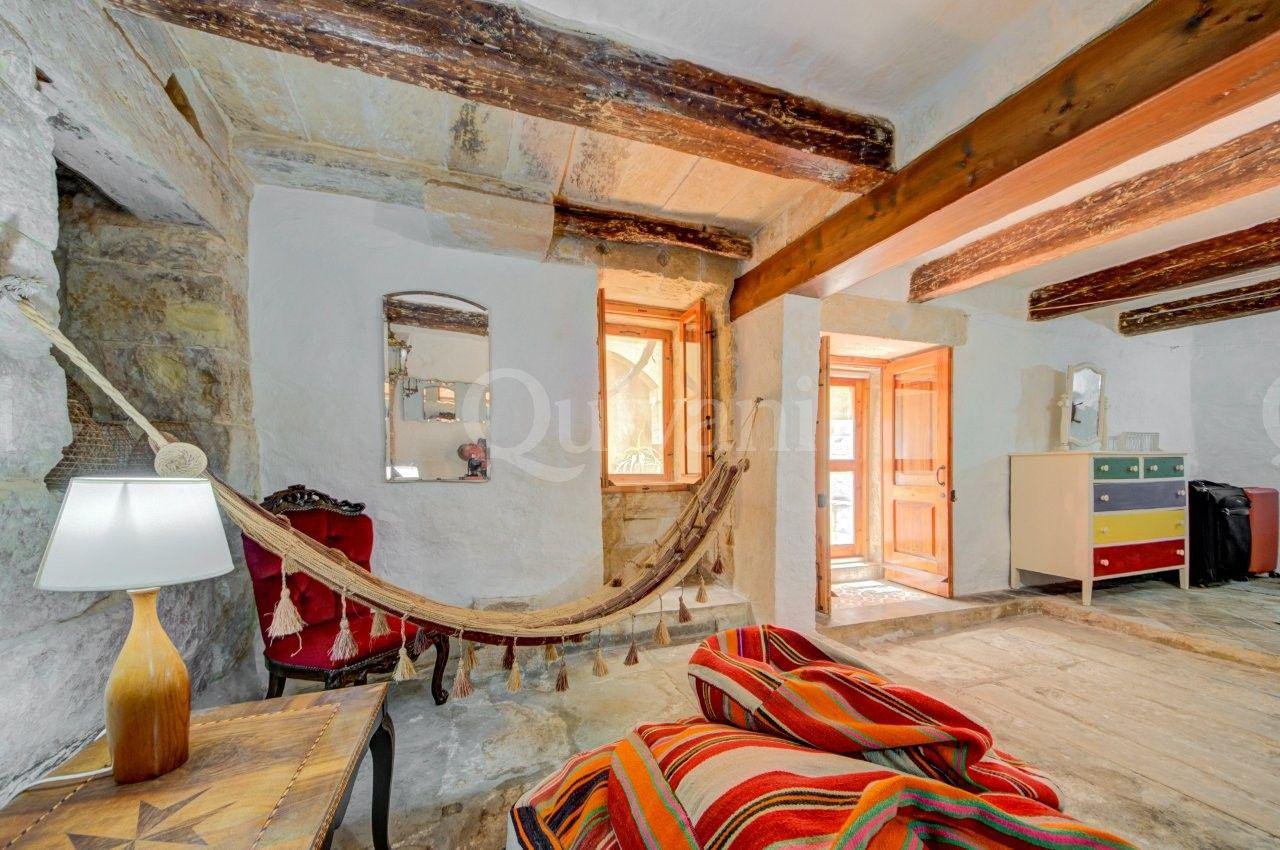 Beautifully Converted House of Character with Courtyard & Large Terrace