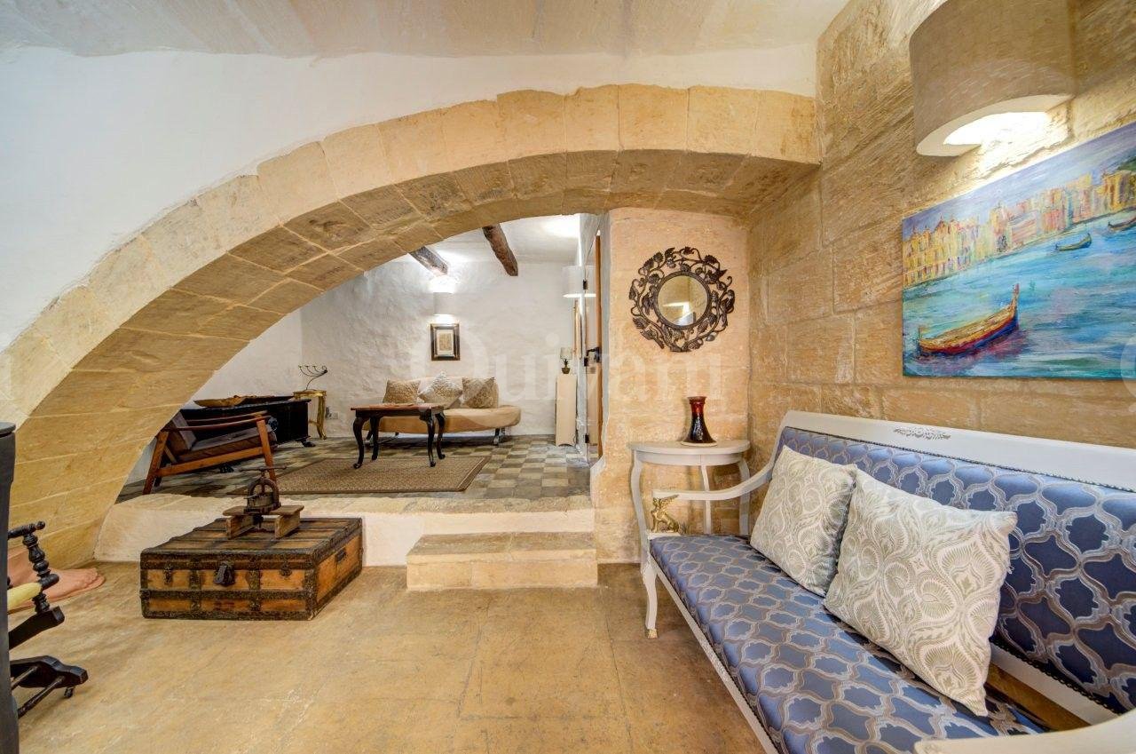 Beautifully Converted House of Character with Courtyard & Large Terrace