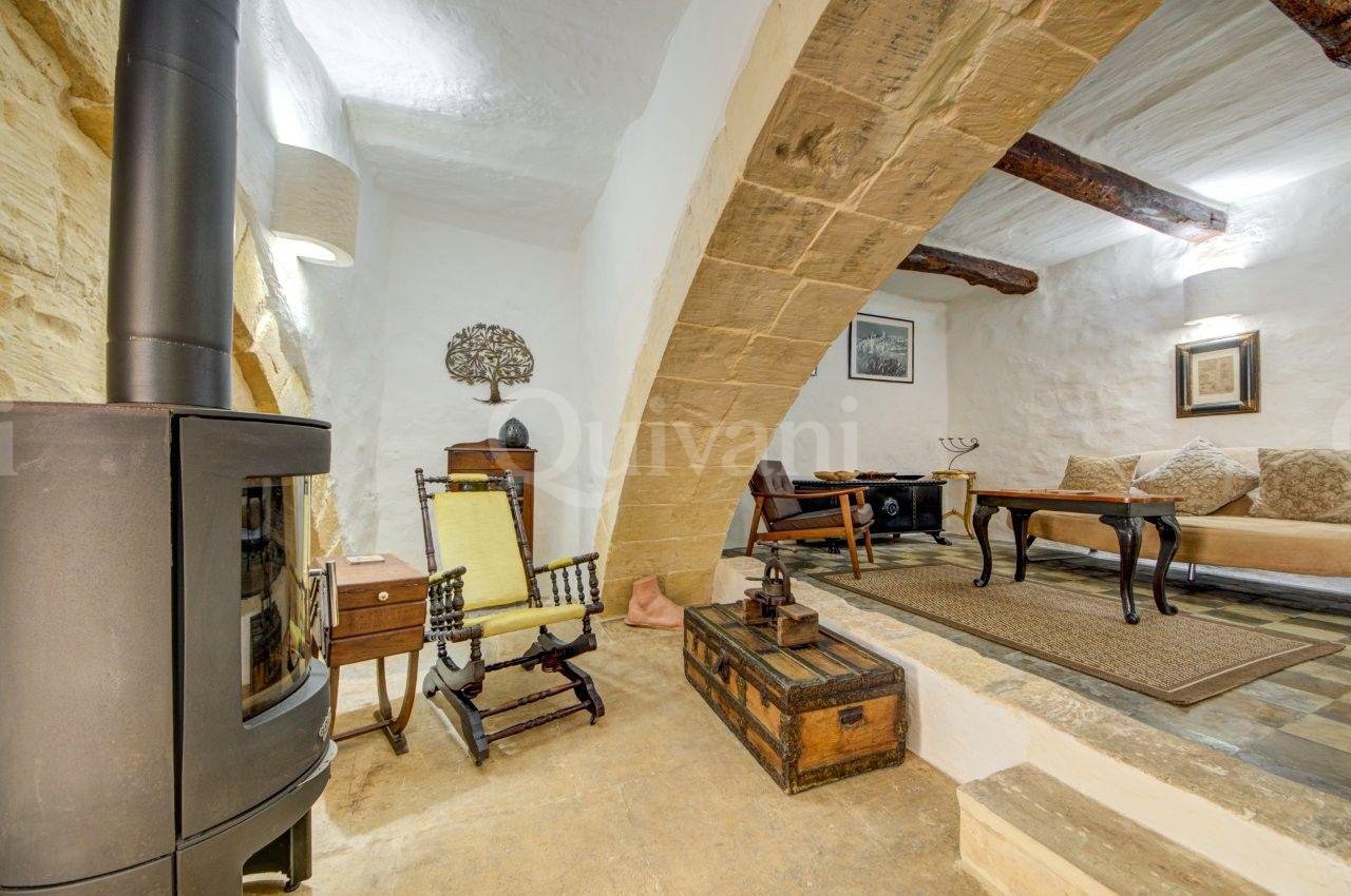 Beautifully Converted House of Character with Courtyard & Large Terrace