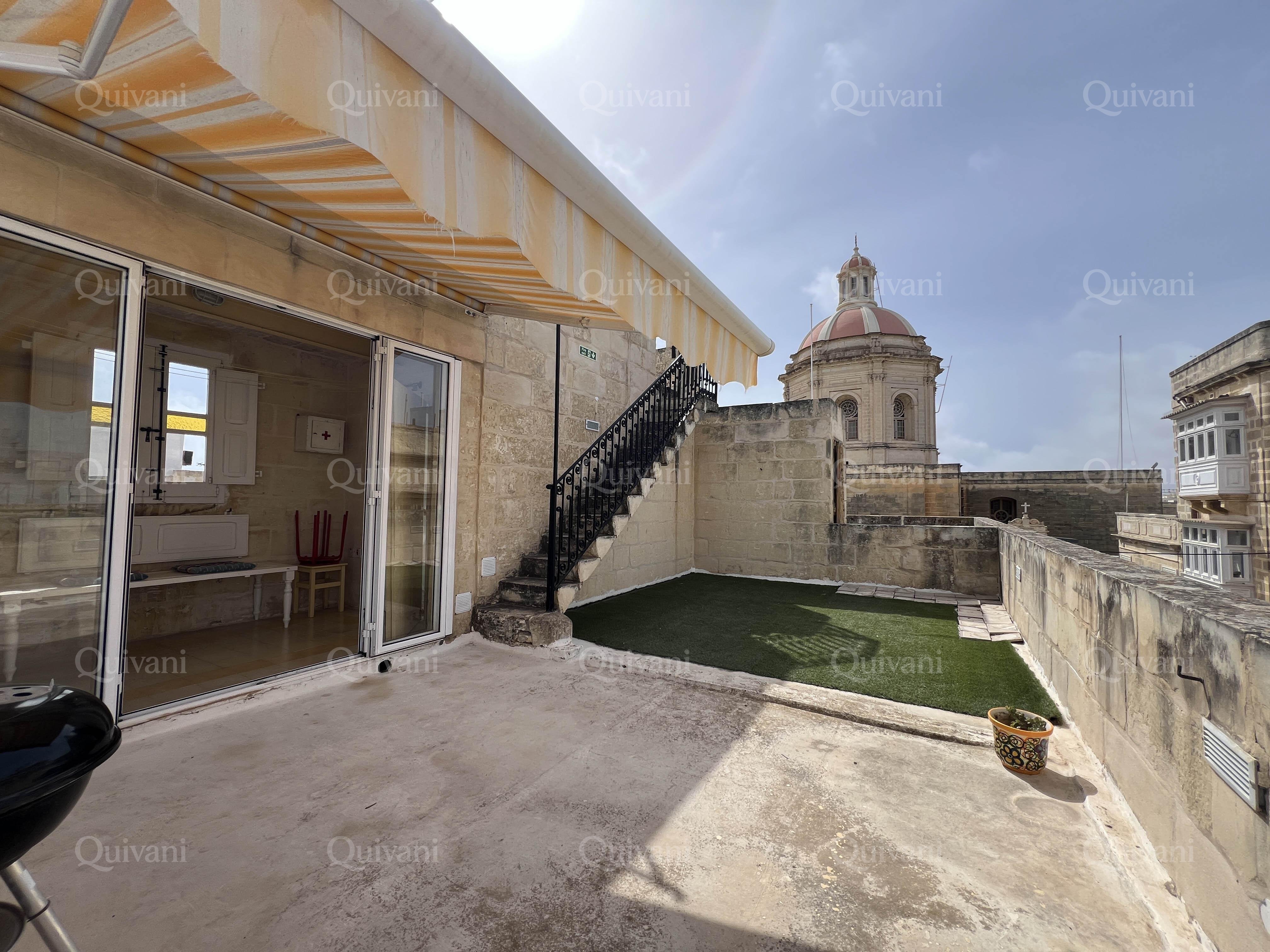 Senglea, Furnished Town House