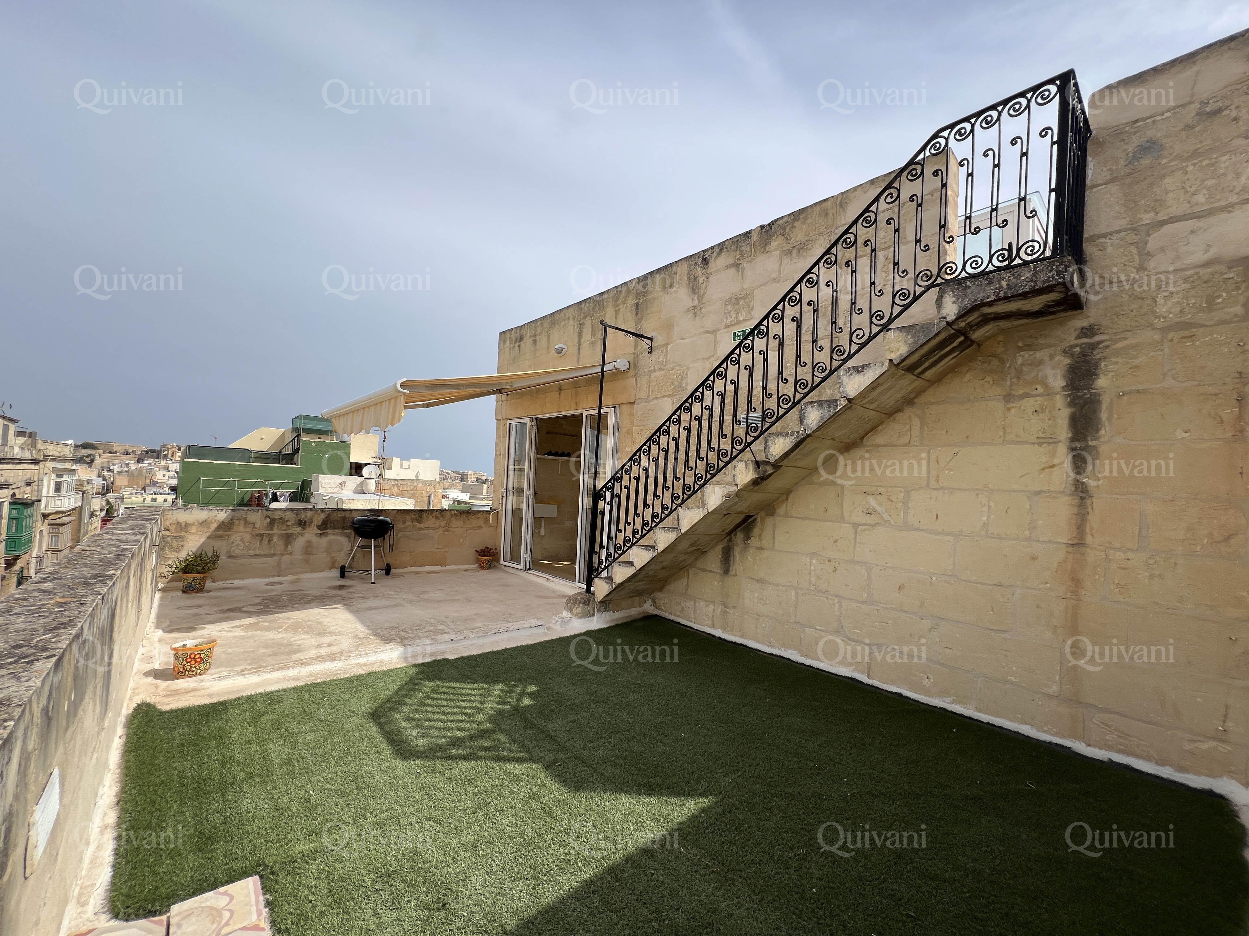 Senglea, Furnished Town House