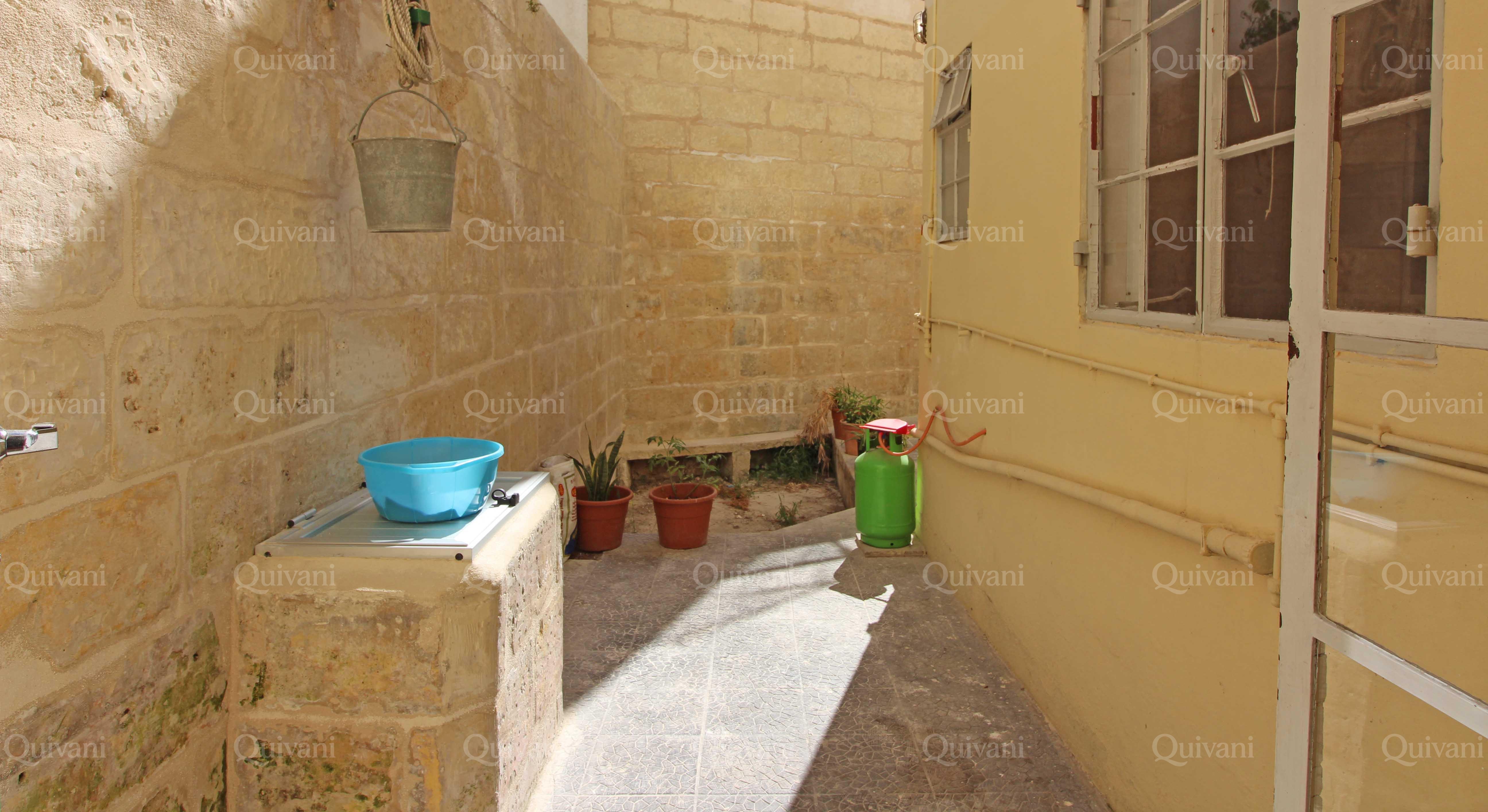 Msida, Furnished Town House