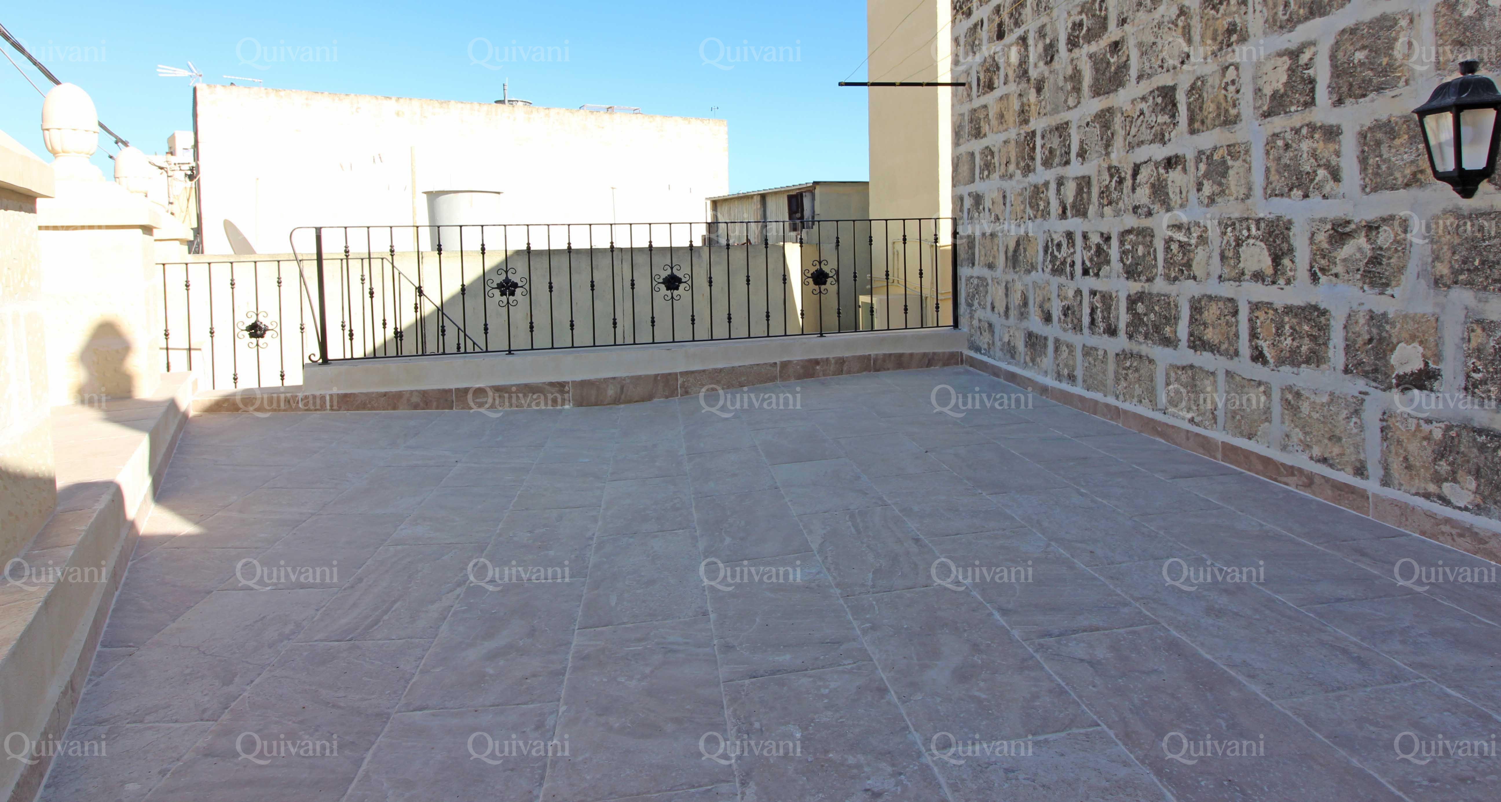 Qrendi, Furnished House of Character