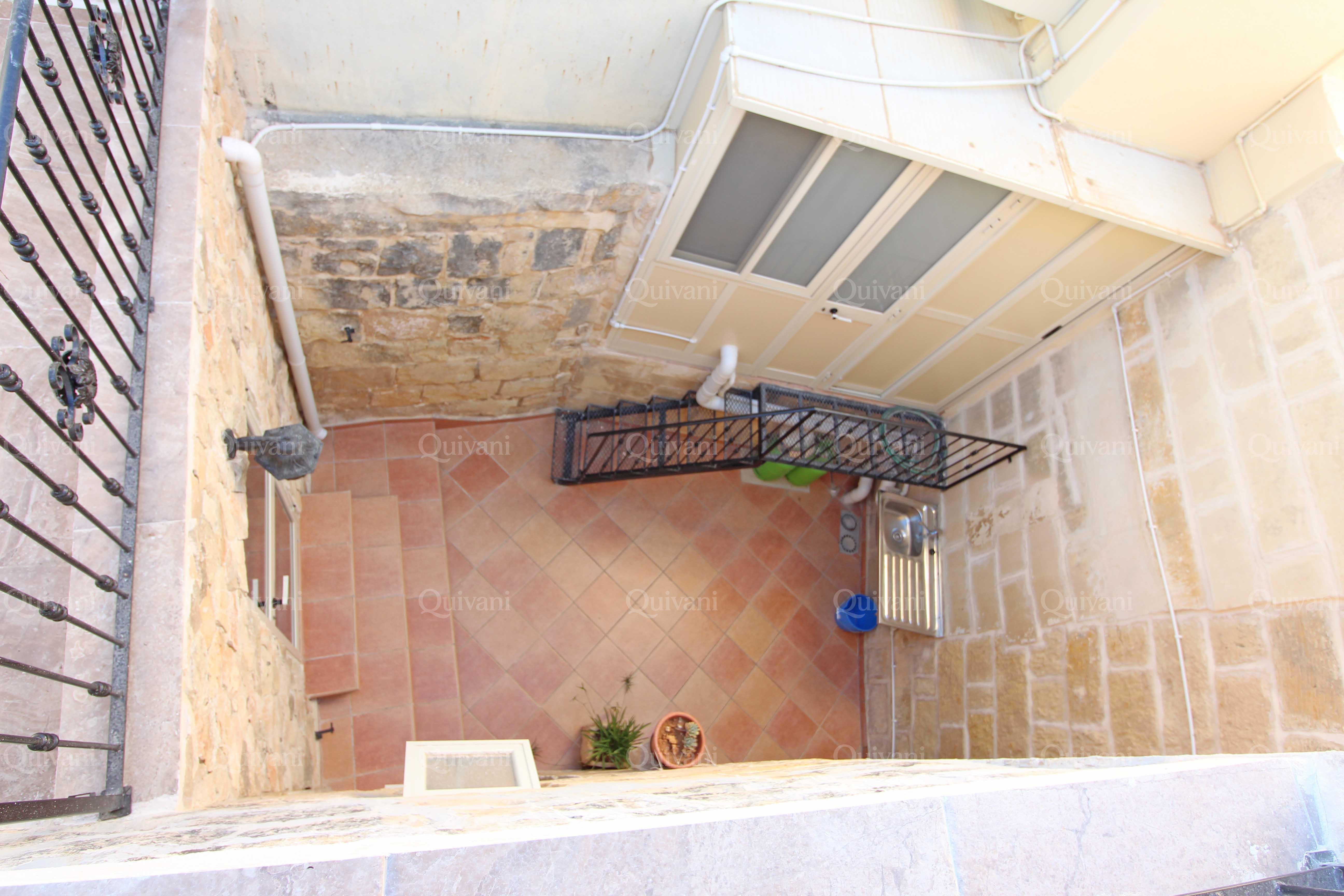 Qrendi, Furnished House of Character