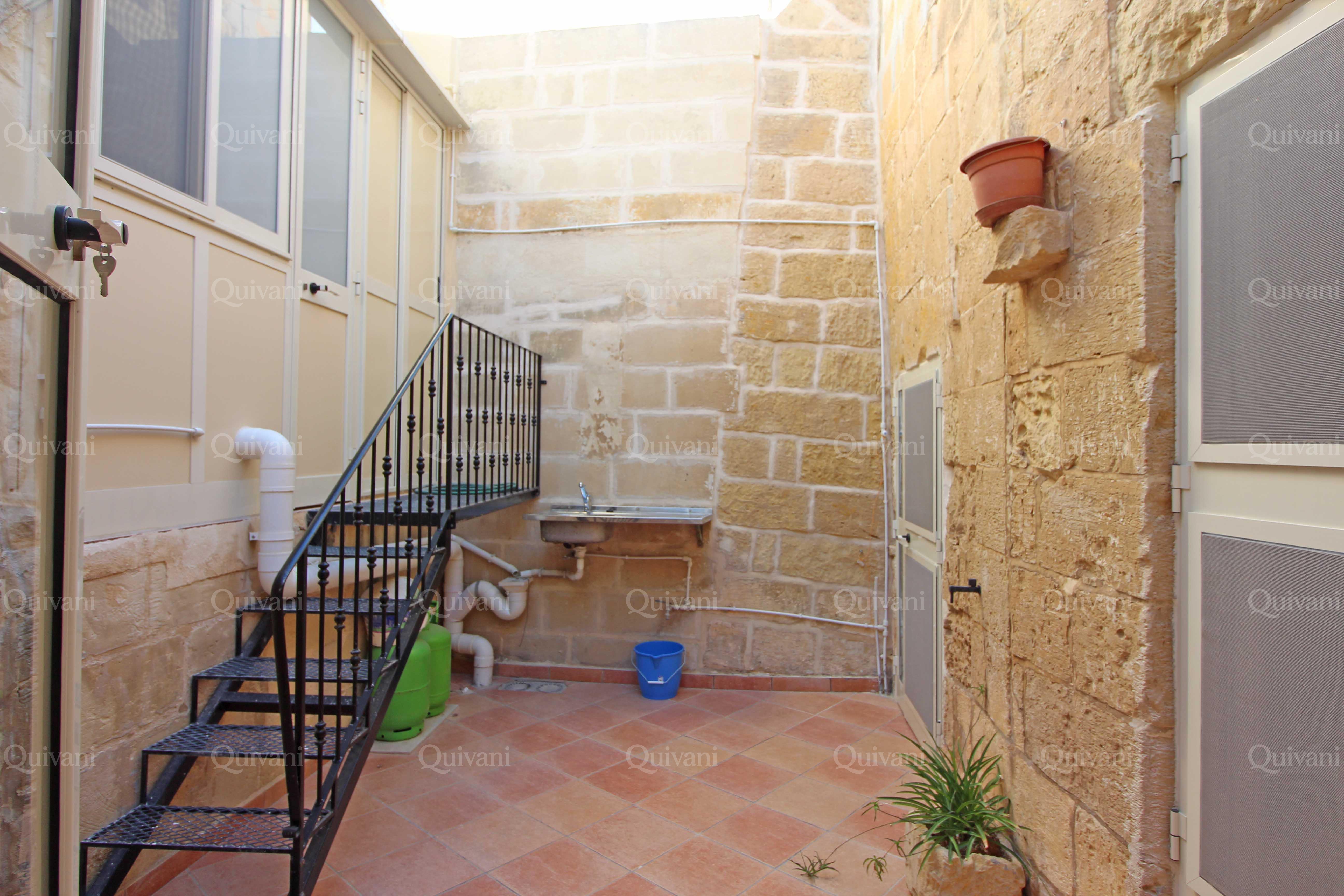 Qrendi, Furnished House of Character