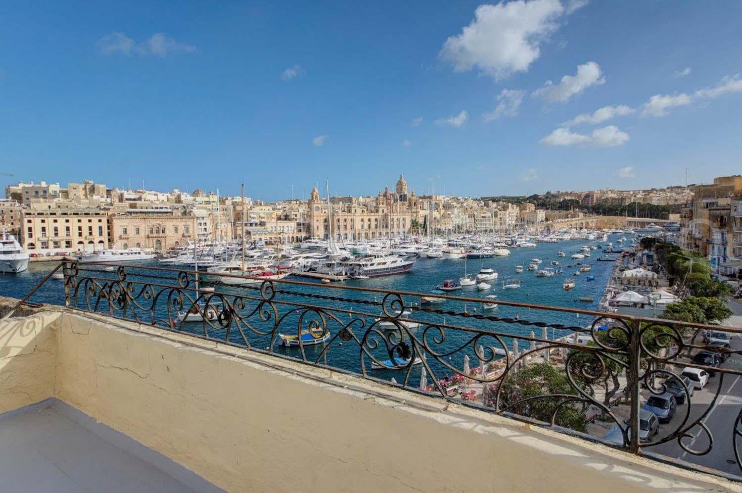Senglea, Seafront Townhouse with Permit for Another Level