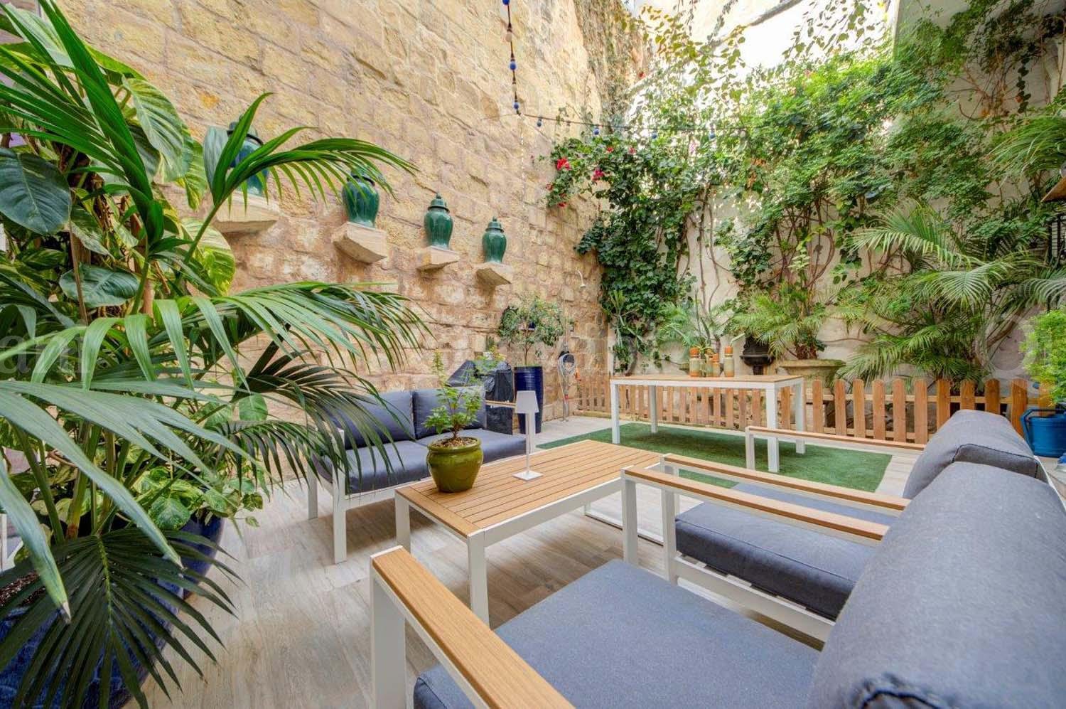 Cospicua, Furnished Courtyard House