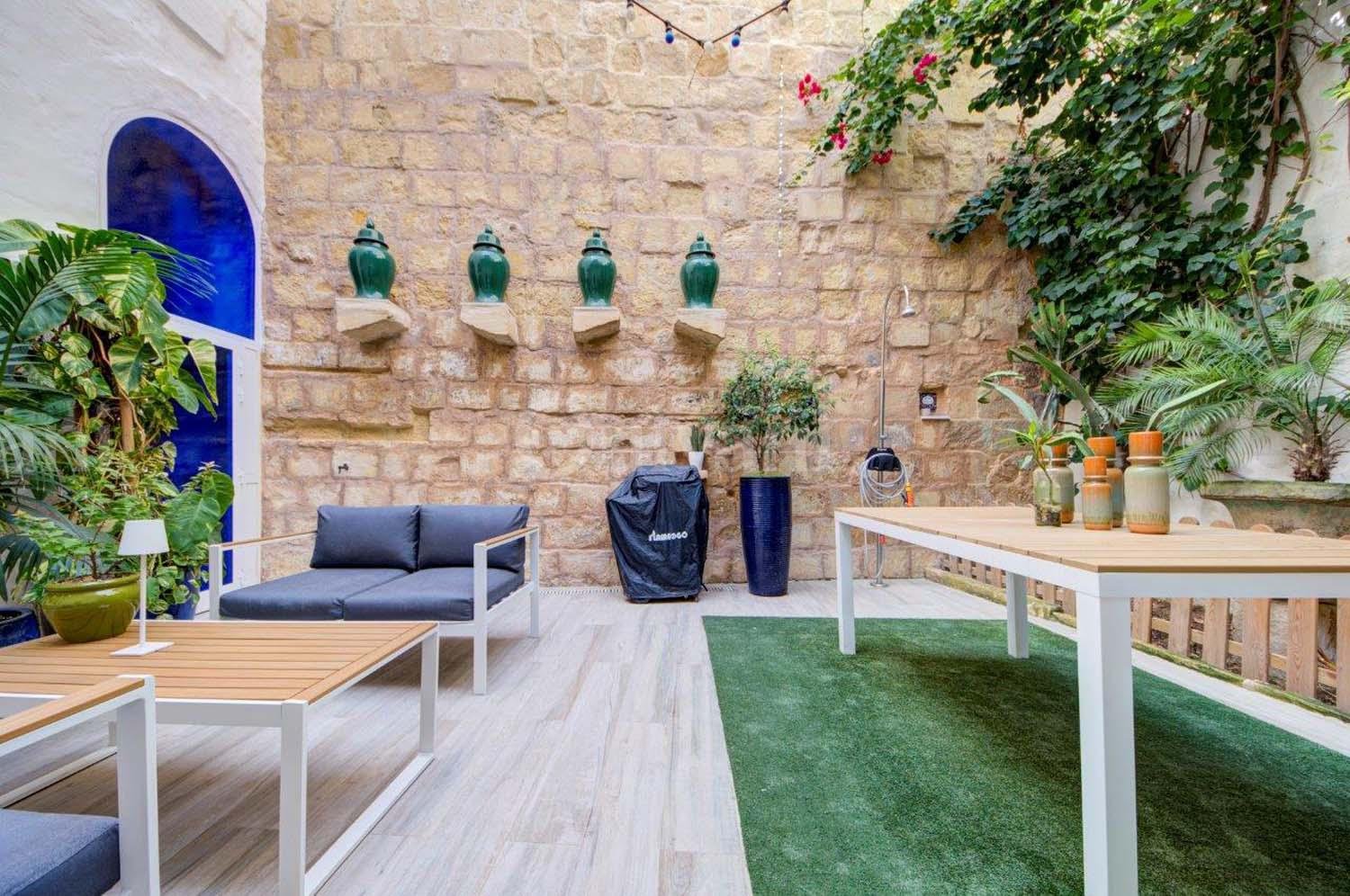 Cospicua, Furnished Courtyard House