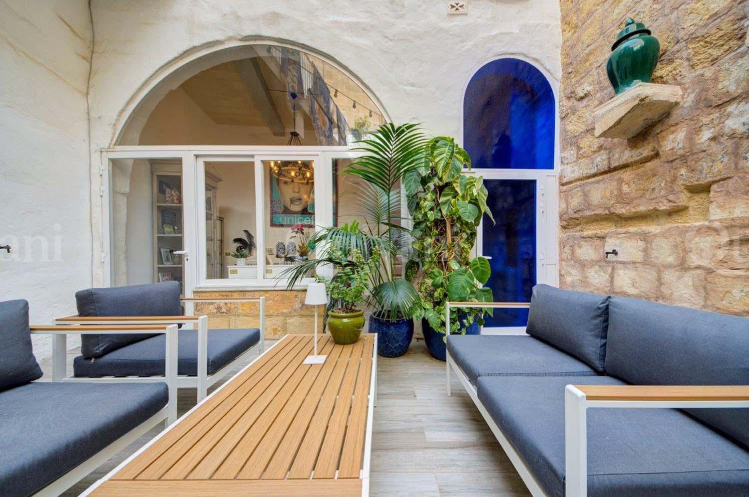 Cospicua, Furnished Courtyard House