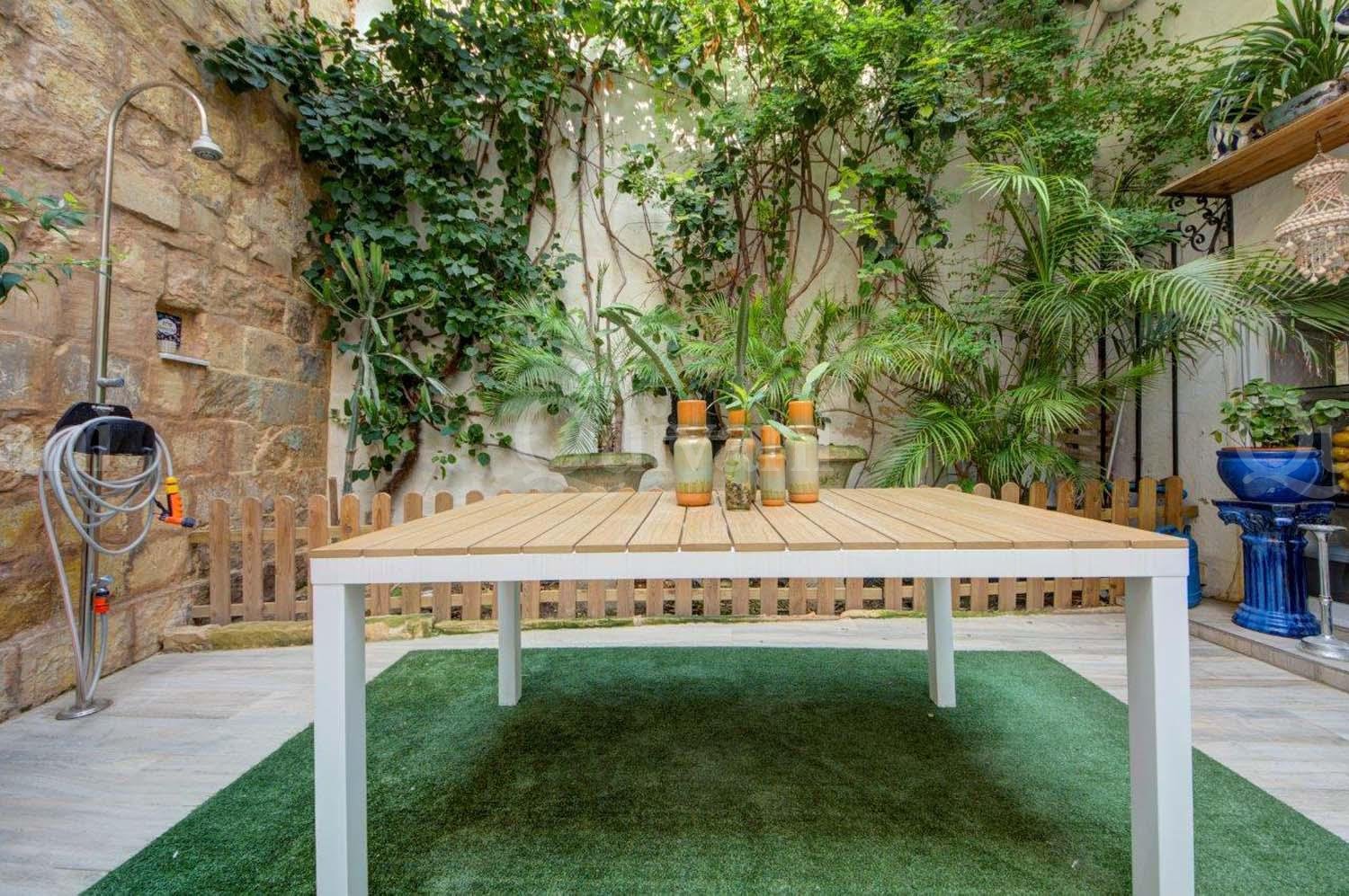 Cospicua, Furnished Courtyard House
