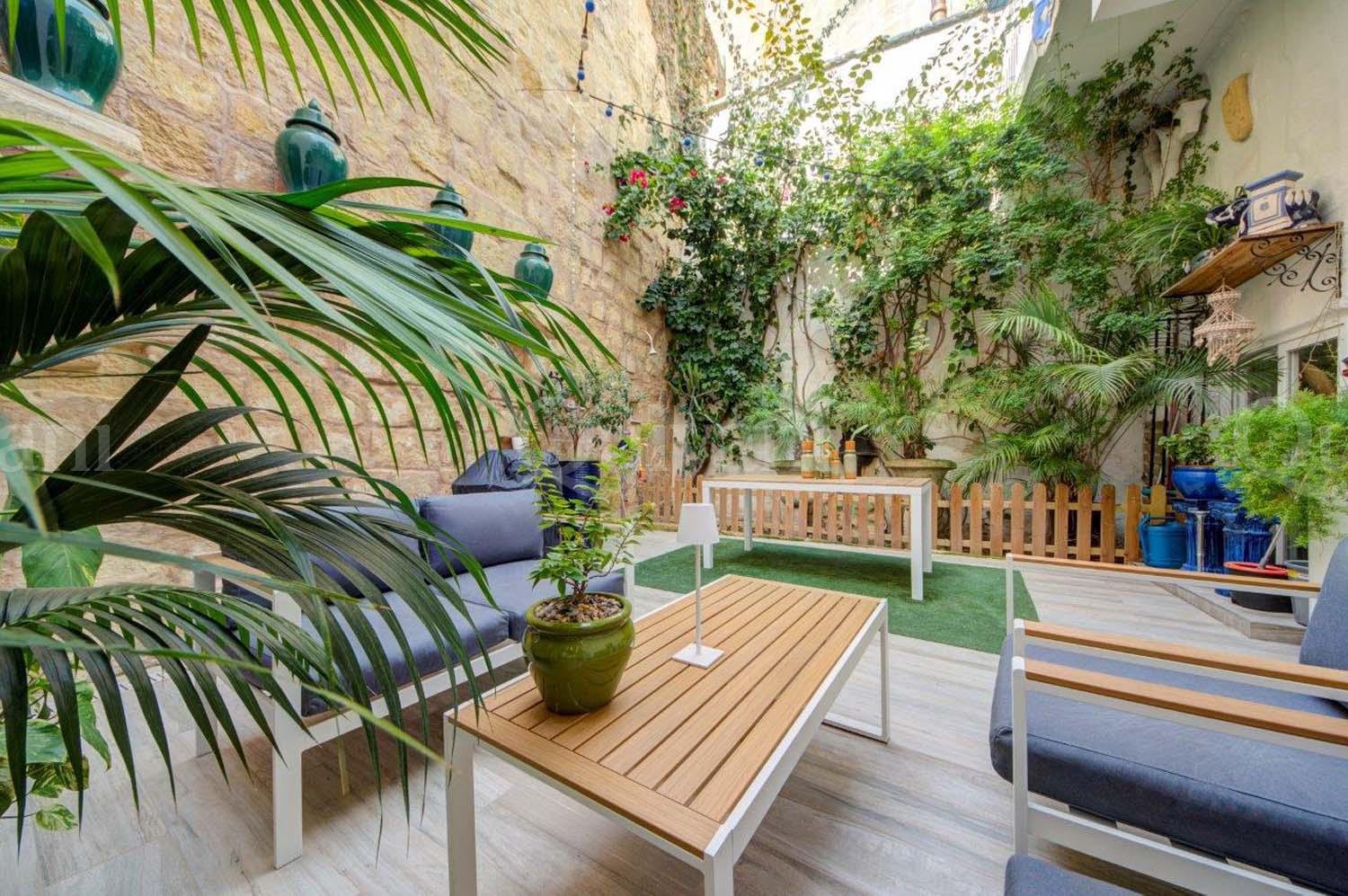Cospicua, Furnished Courtyard House