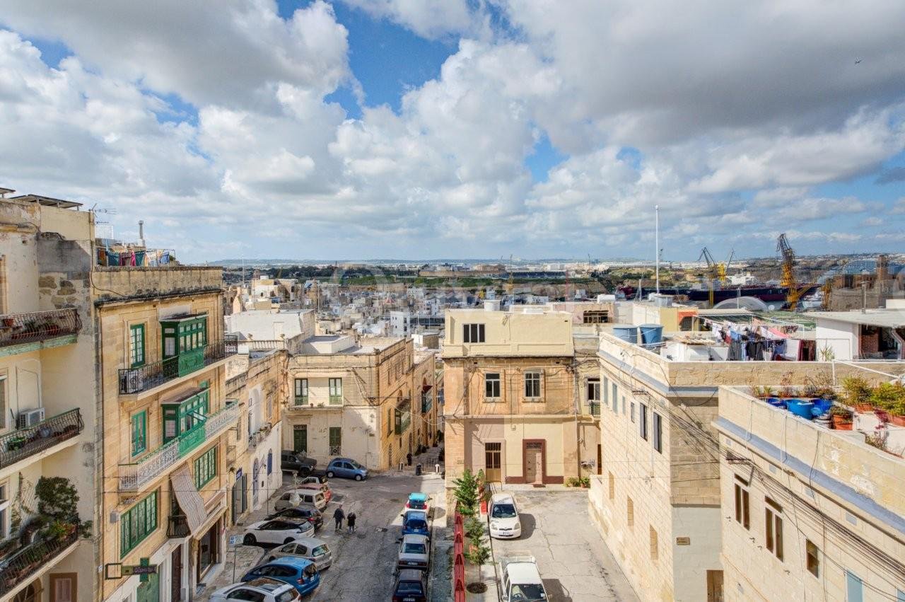 Cospicua, Unconverted Townhouse
