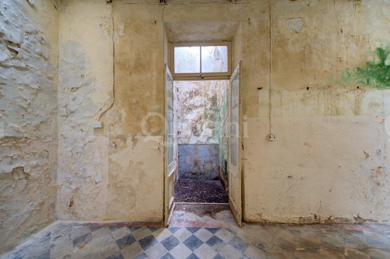 Cospicua, Unconverted Townhouse