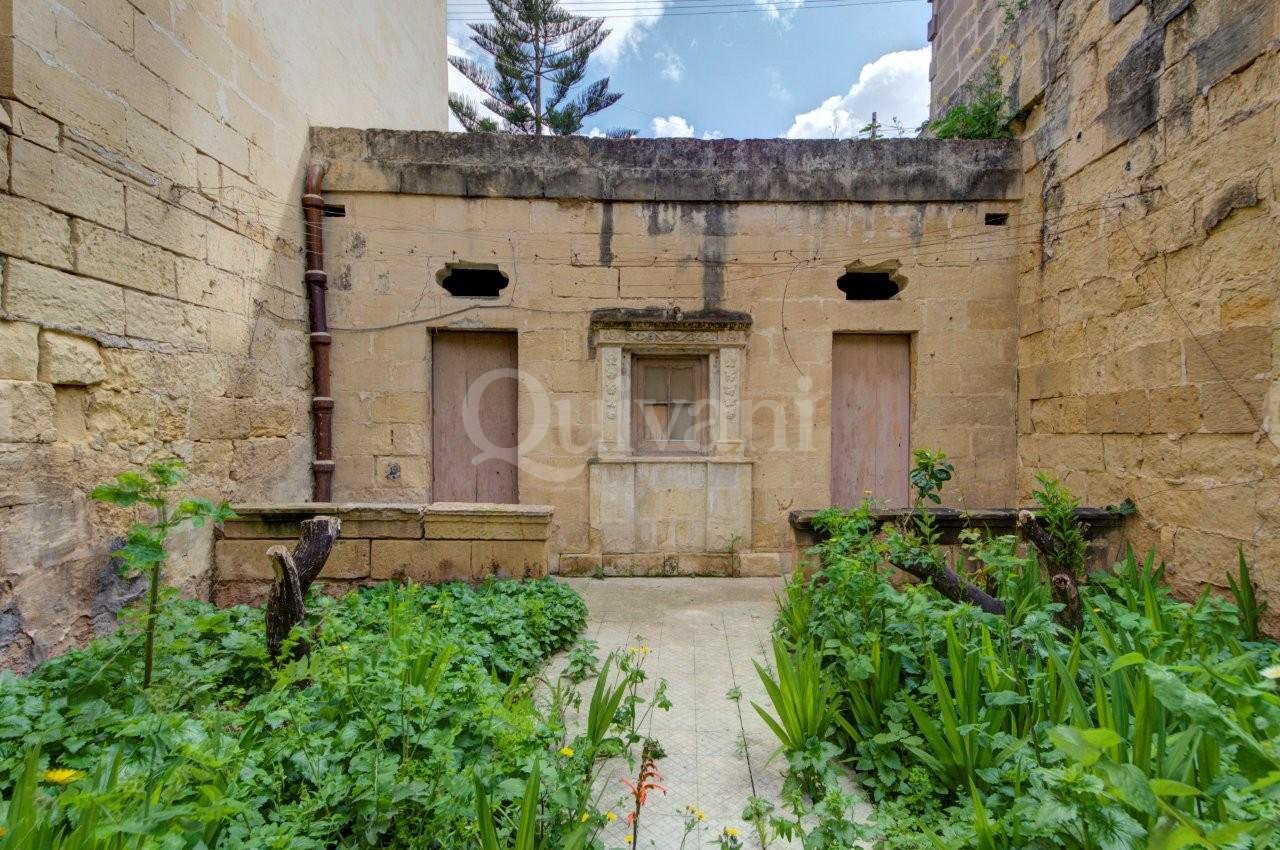 Cospicua, Unconverted Townhouse