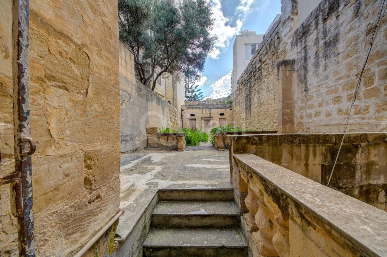 Cospicua, Unconverted Townhouse