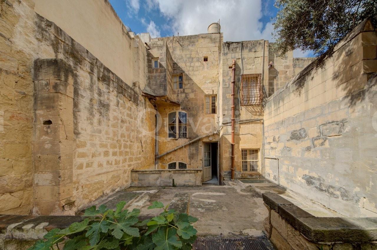 Cospicua, Unconverted Townhouse