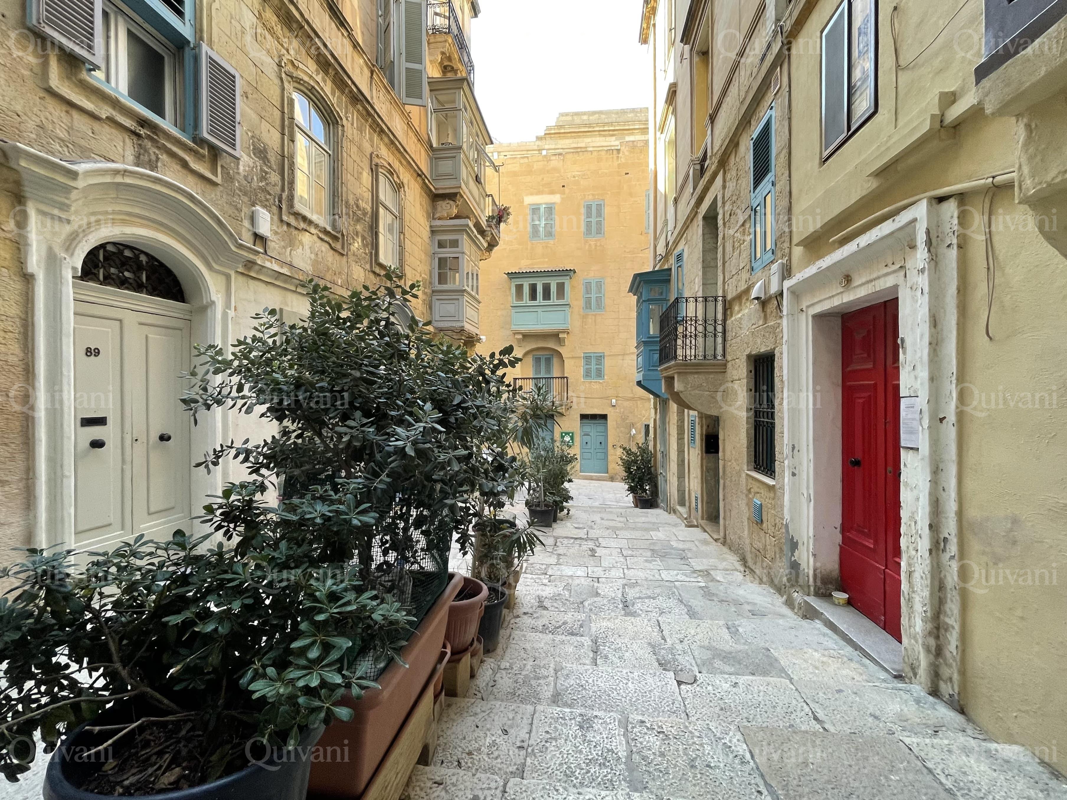 Valletta, Charming Corner Apartment