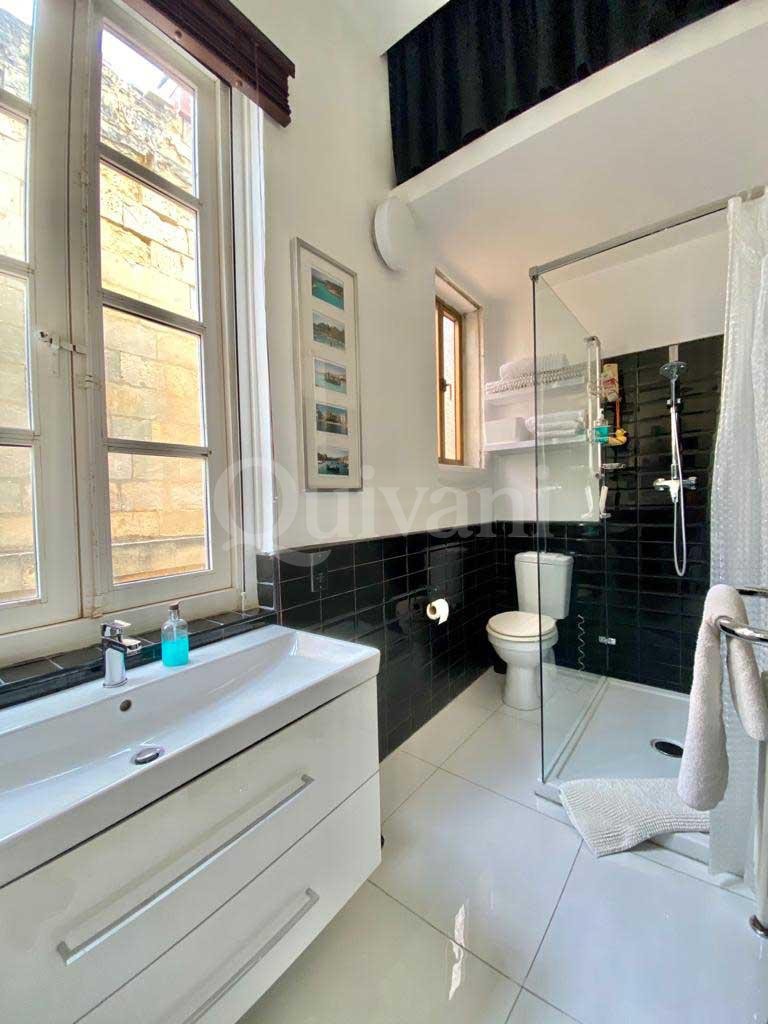 Valletta, Charming Corner Apartment